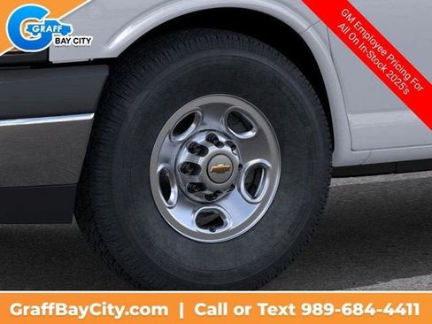 New 2025 Chevrolet Express 3500 Extended image 9