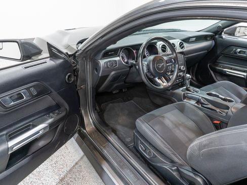 Used 2019 Ford Mustang GT image 11