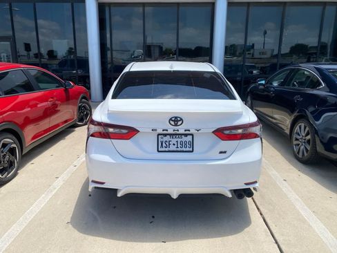 Used 2022 Toyota Camry SE FWD image 14