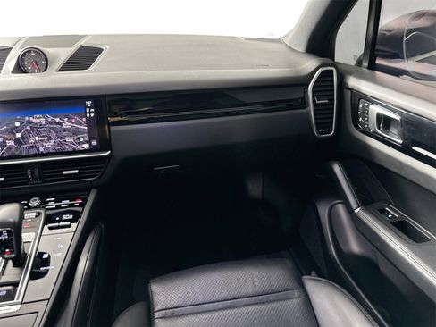 Certified 2023 Porsche Cayenne image 30