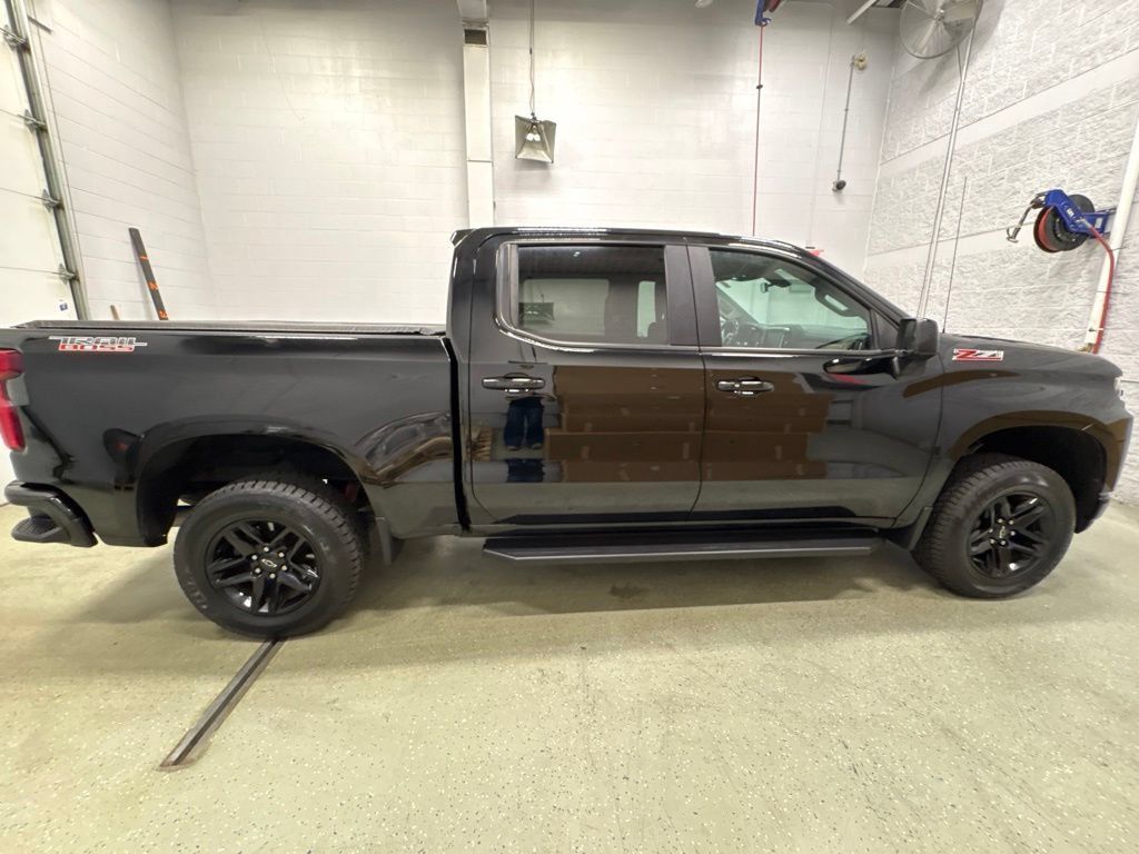 Used 2021 Chevrolet Silverado 1500 LT Trail Boss w/ Convenience Package II AWD/4WD image 3