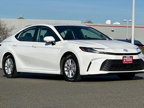 Certified 2025 Toyota Camry LE image 5