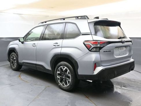 Used 2025 Subaru Forester Premium AWD/4WD image 3