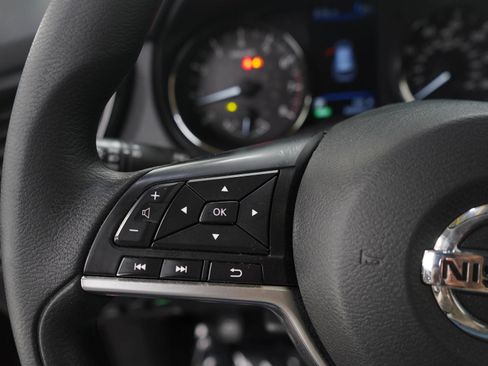 Used 2020 Nissan Rogue SV image 20