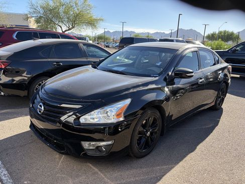 Used 2014 Nissan Altima 2.5 SL w/ Technology Package FWD image 9
