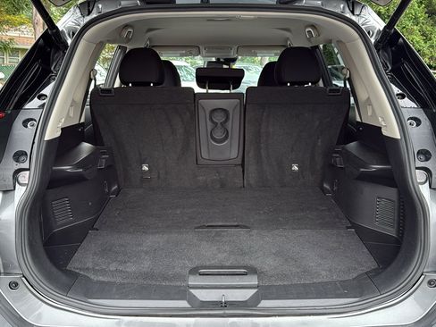 Used 2020 Nissan Rogue SV image 24