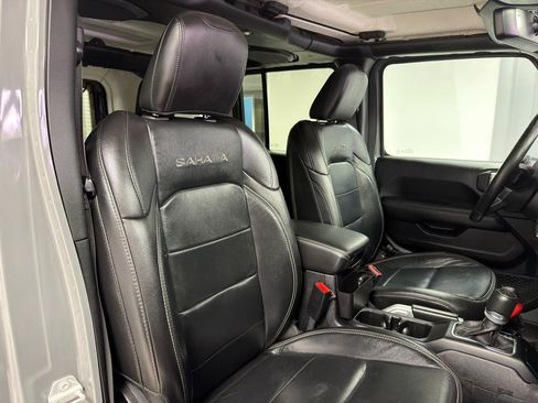 Used 2019 Jeep Wrangler Unlimited Sahara w/ Uconnect 4C Nav & Sound Group AWD/4WD image 12