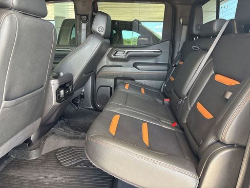Used 2024 GMC Sierra 1500 AT4 w/ Technology Package AWD/4WD image 18