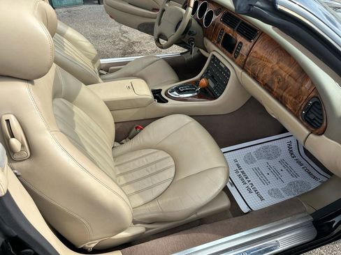 Used 2004 Jaguar XK8 Convertible image 16