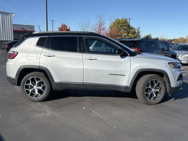 Used 2024 Jeep Compass Limited AWD/4WD image 17
