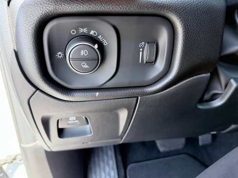 New 2026 RAM 1500 Express AWD/4WD image 12