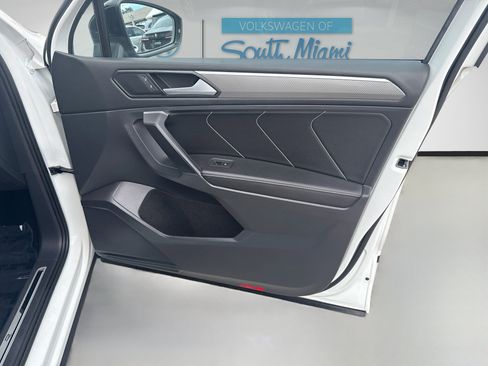 Certified 2023 Volkswagen Tiguan SE R-Line FWD image 33