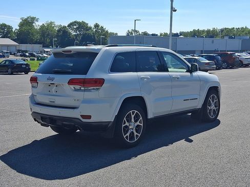 Used 2018 Jeep Grand Cherokee Limited AWD/4WD image 4