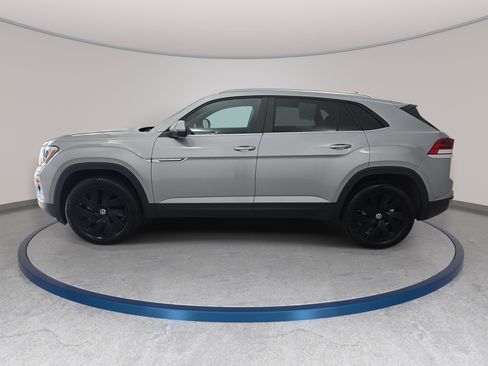 Used 2025 Volkswagen Atlas Cross Sport SE w/ Panoramic Sunroof Package FWD image 8