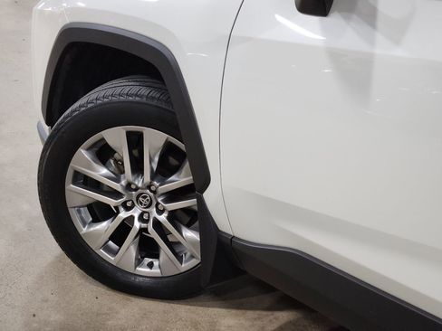 Used 2021 Toyota RAV4 XLE Premium image 23