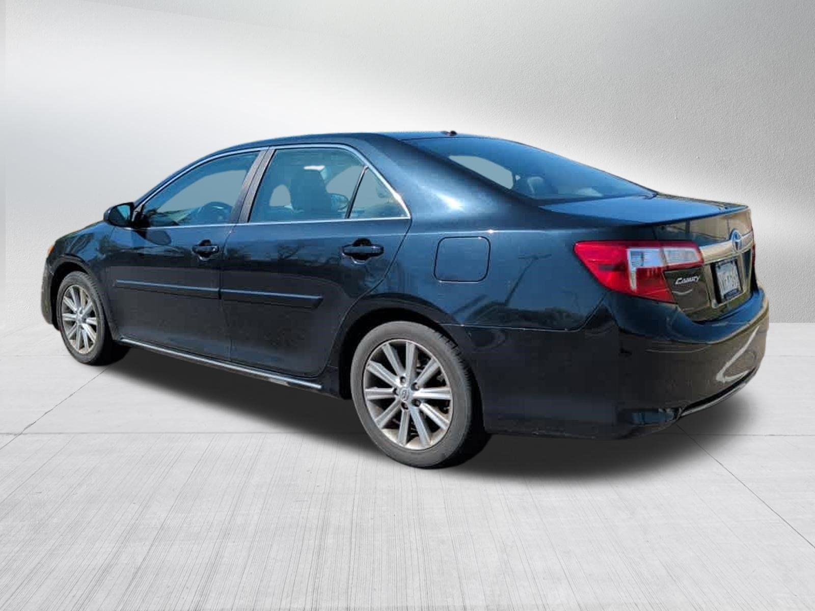 Used 2013 Toyota Camry XLE w/ Leather Pkg FWD image 5