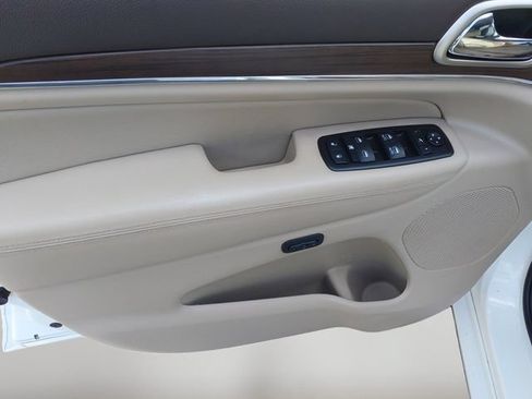 Used 2014 Jeep Grand Cherokee Overland AWD/4WD image 10