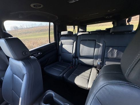 Used 2022 Chevrolet Suburban LT image 36