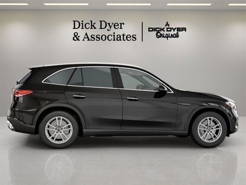 Used 2025 Mercedes-Benz GLC 300 image 6