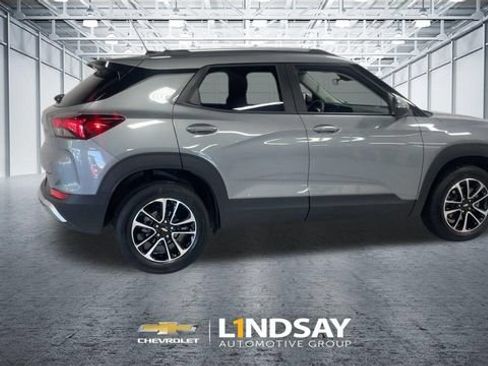 Used 2026 Chevrolet TrailBlazer LT AWD/4WD image 2