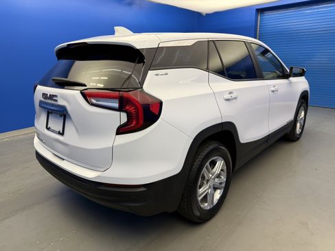 Used 2023 GMC Terrain SLE w/ LPO, Floor Liner Package FWD image 7