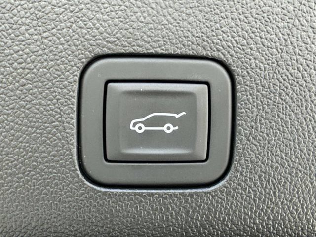 Used 2025 Cadillac Escalade Sport w/ LPO, ONYX Package AWD/4WD image 13