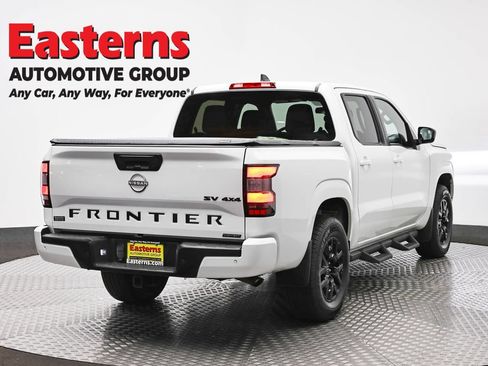 Used 2023 Nissan Frontier SV w/ Midnight Edition Package AWD/4WD image 5