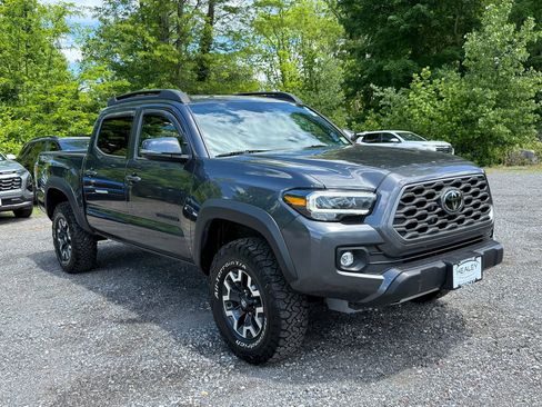 Used 2023 Toyota Tacoma TRD Off-Road w/ Technology Package AWD/4WD image 1