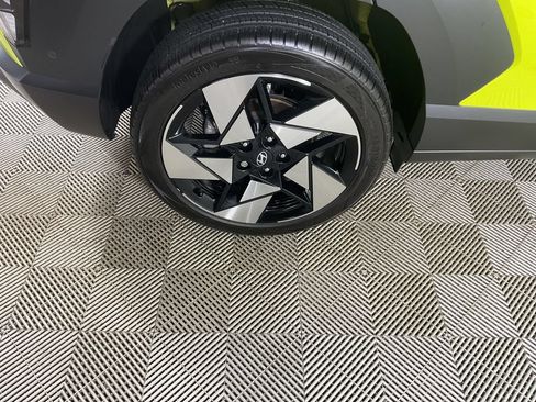 Used 2024 Hyundai Kona Limited AWD/4WD image 8