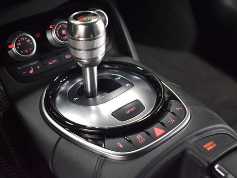 Used 2014 Audi R8 V8 w/ Convenience Package image 31