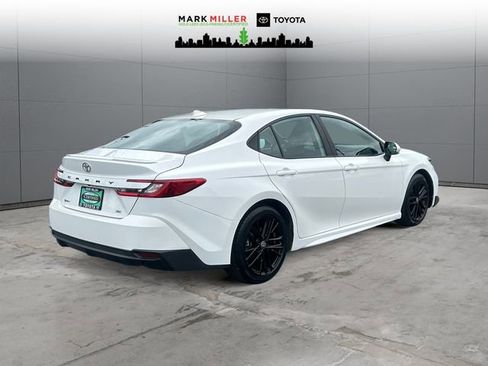Certified 2025 Toyota Camry SE FWD image 5