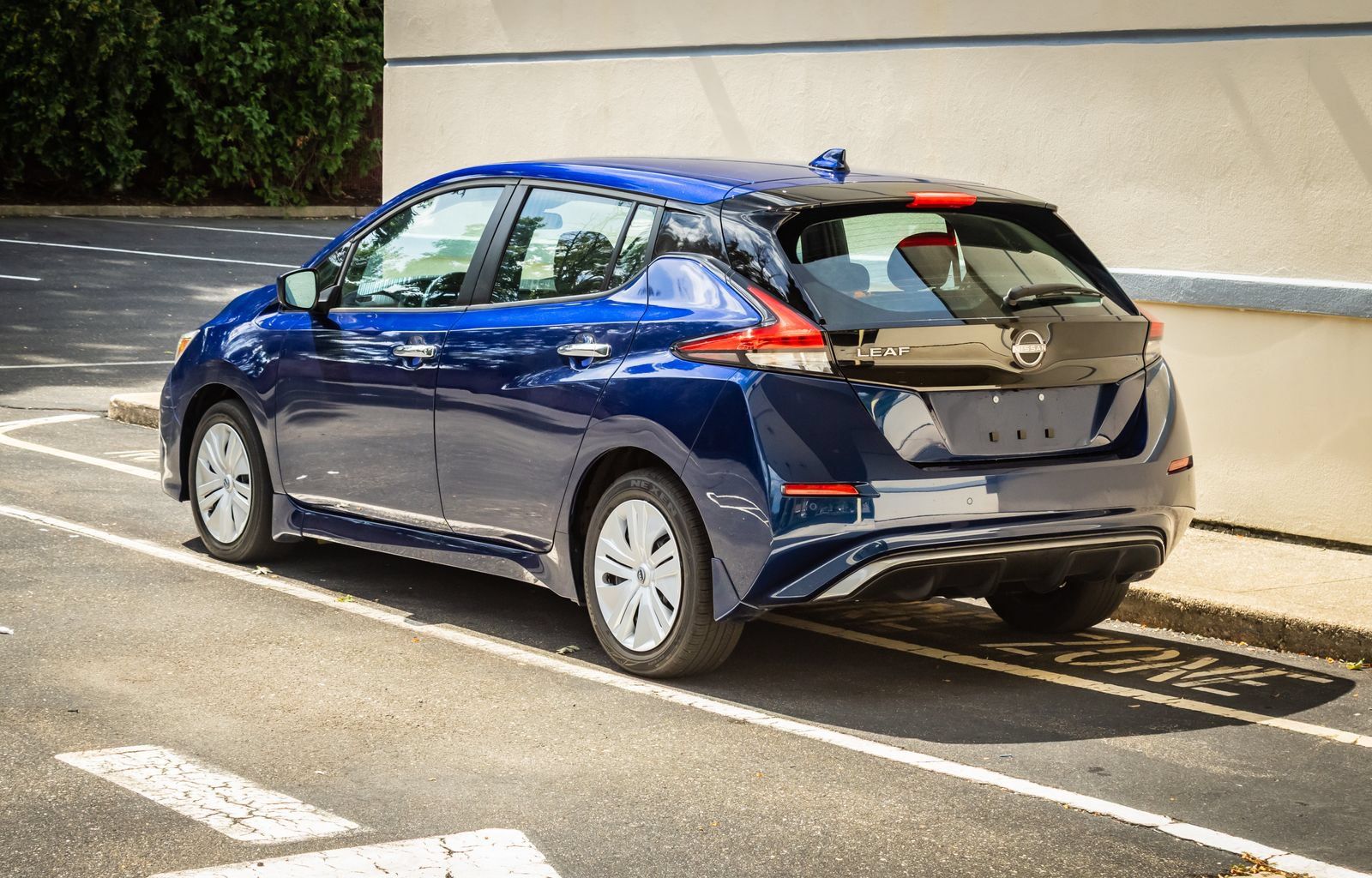 Used 2025 Nissan Leaf S FWD image 5