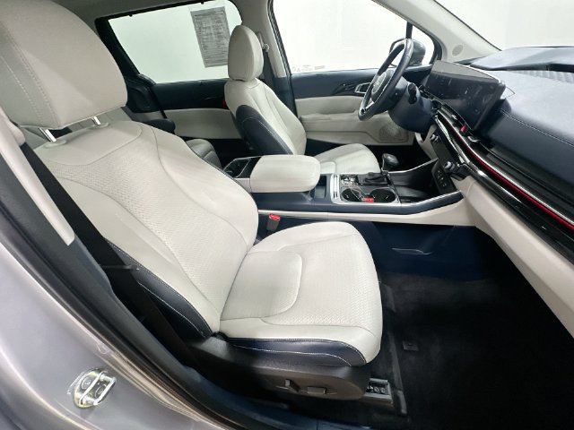 Certified 2025 Kia Carnival SX Prestige FWD image 35