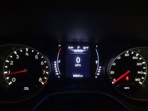 Used 2018 Jeep Compass Latitude FWD image 23