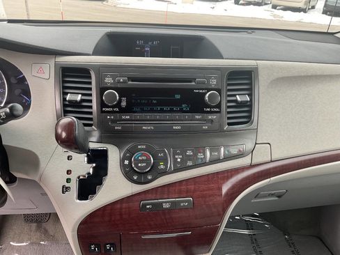 Used 2012 Toyota Sienna XLE image 19