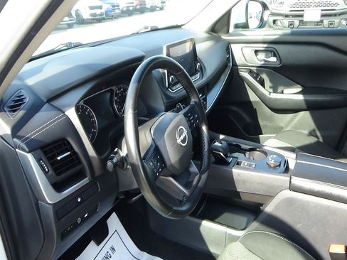 Used 2025 Nissan Rogue SV AWD/4WD image 15