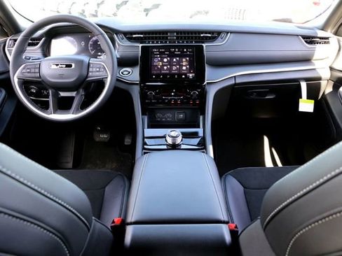 New 2025 Jeep Grand Cherokee L Laredo image 21