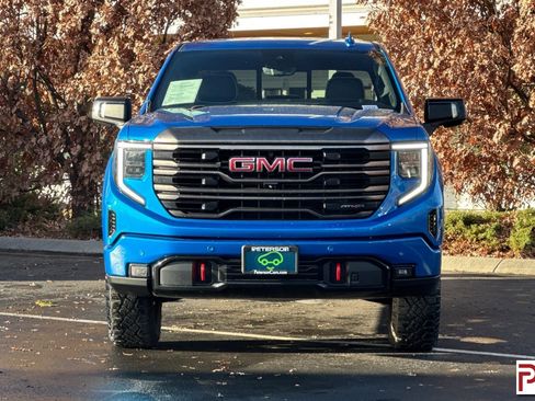 Used 2022 GMC Sierra 1500 AT4X image 9