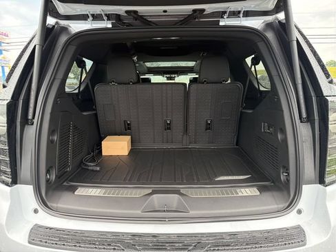 New 2026 Chevrolet Suburban High Country AWD/4WD image 21