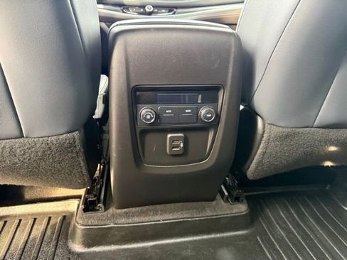 Used 2020 Buick Enclave Essence image 32