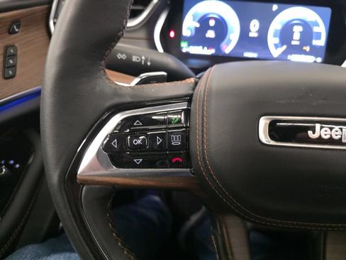 Used 2025 Jeep Grand Cherokee L Summit AWD/4WD image 17
