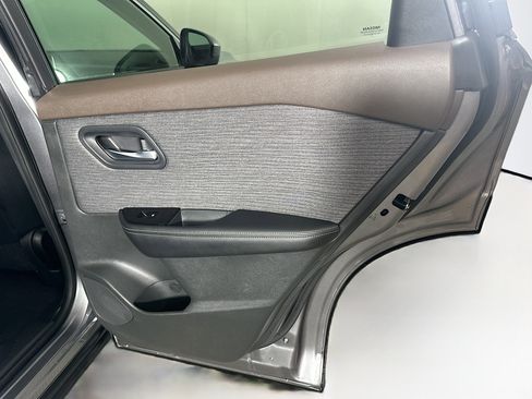 Used 2023 Nissan Rogue SV image 28