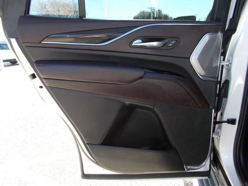 Used 2021 Cadillac Escalade Premium Luxury Platinum image 12