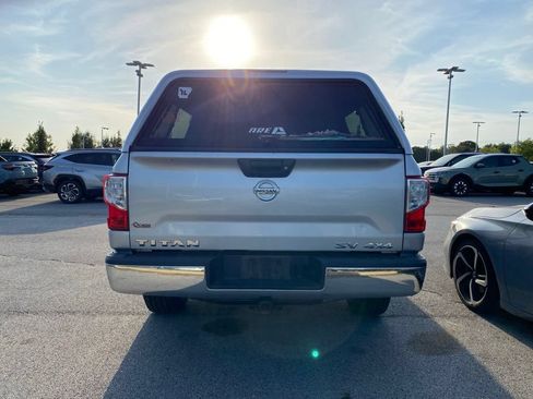 Used 2018 Nissan Titan SV AWD/4WD image 5
