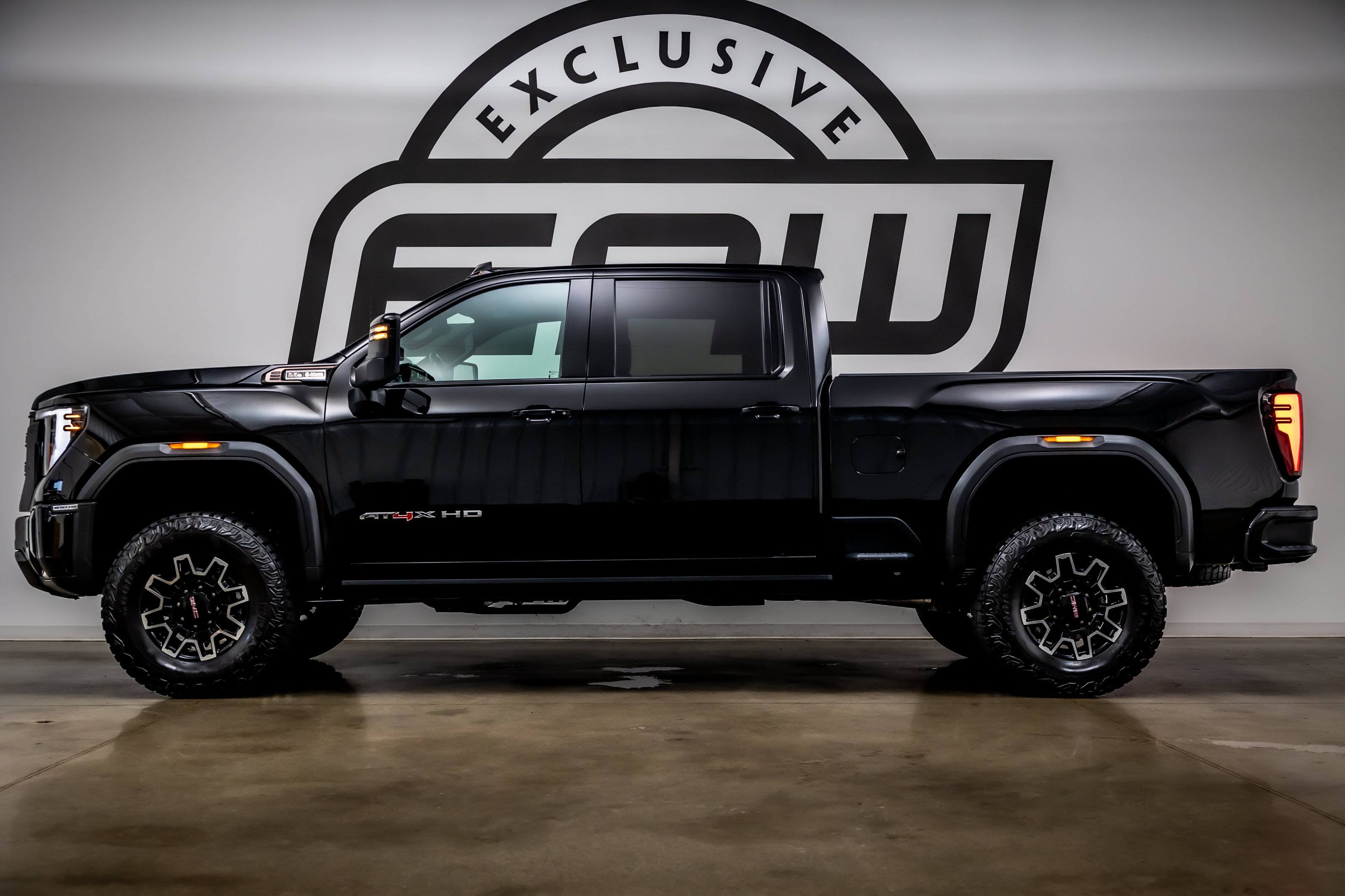 Used 2025 GMC Sierra 2500 AT4X AWD/4WD image 6