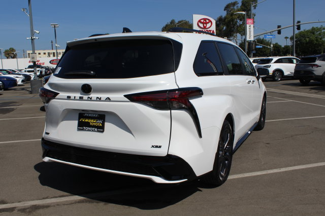 Certified 2026 Toyota Sienna XSE FWD image 14