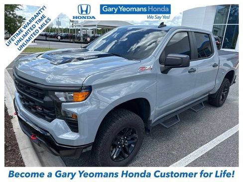 Used 2025 Chevrolet Silverado 1500 Custom Trail Boss AWD/4WD image 1