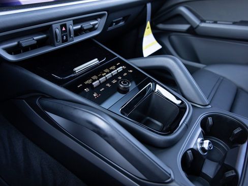 New 2026 Porsche Cayenne Turbo image 18