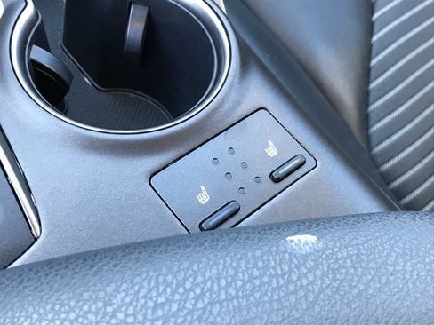 Used 2023 Toyota Camry SE image 12