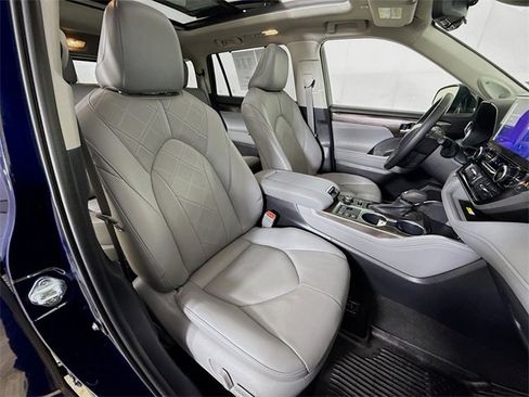 Used 2023 Toyota Highlander L image 29